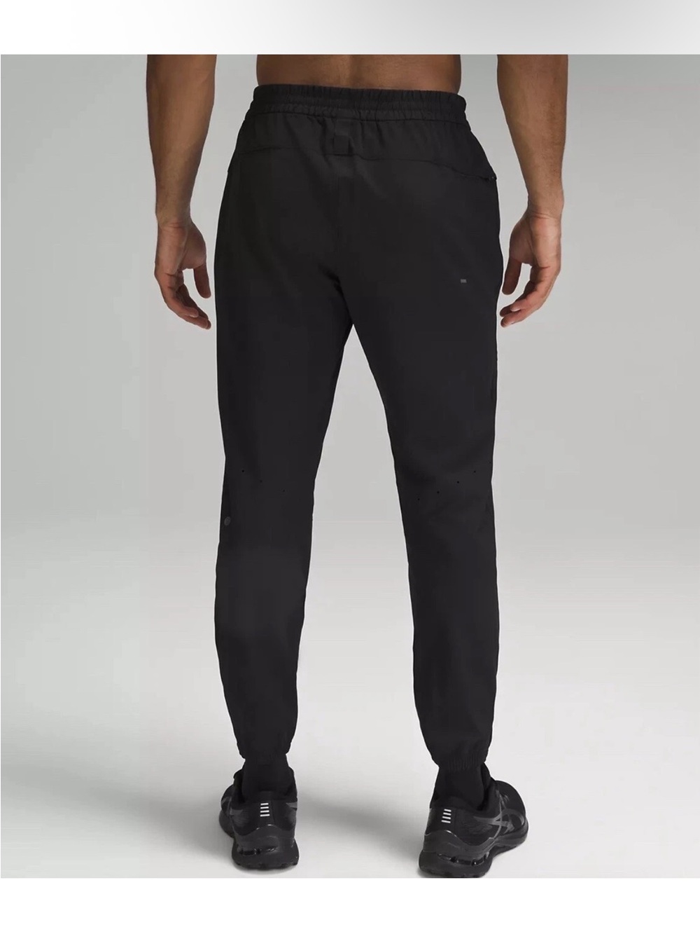 Lululemon License To Train Joggers Size Medium Abrasion Resistant Men’s Pants